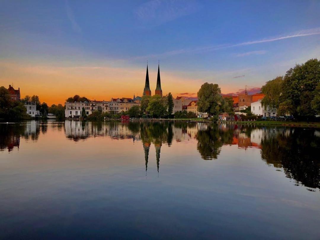 Zwischen Draegerpark Und Dem Stadtpark Apartamento Lübeck Exterior foto